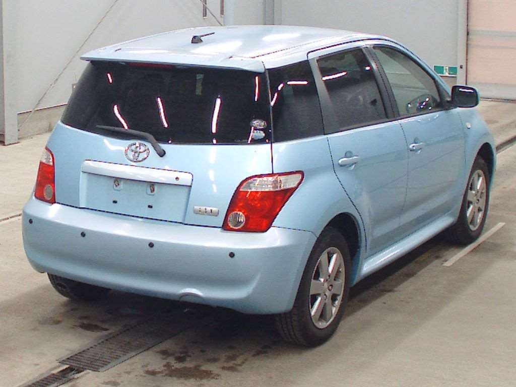 TOYOTA IST