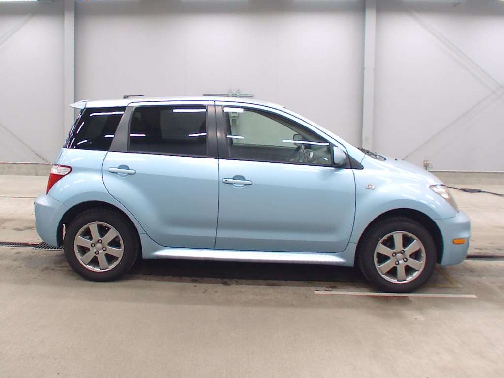 TOYOTA IST