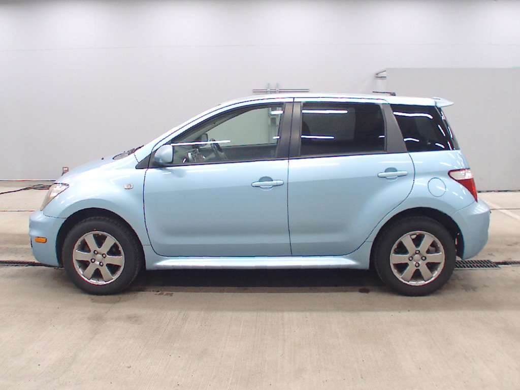 TOYOTA IST