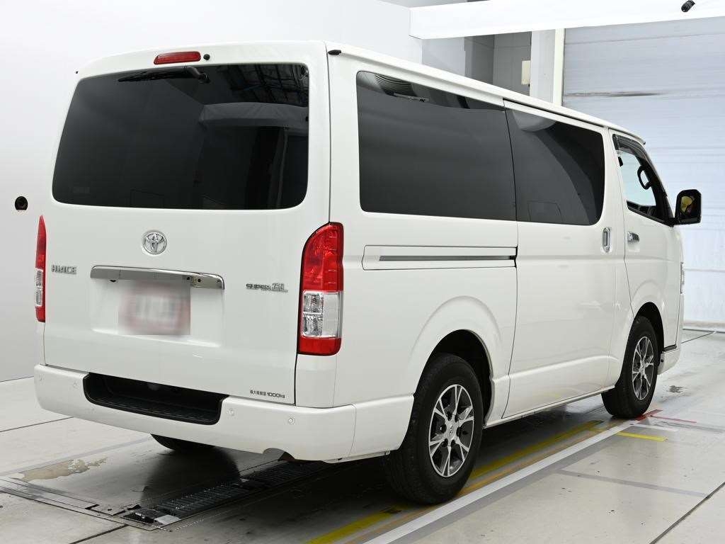 TOYOTA REGIUS ACE