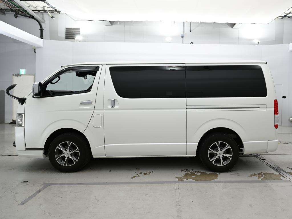 TOYOTA REGIUS ACE