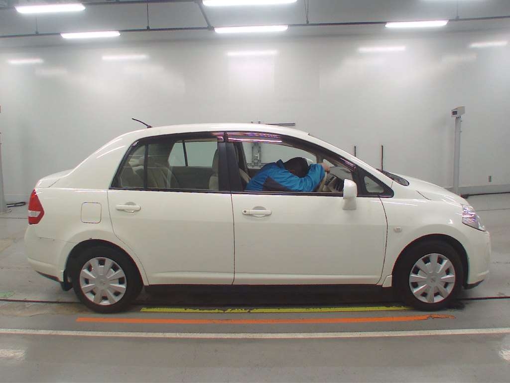 NISSAN TIIDA LATIO