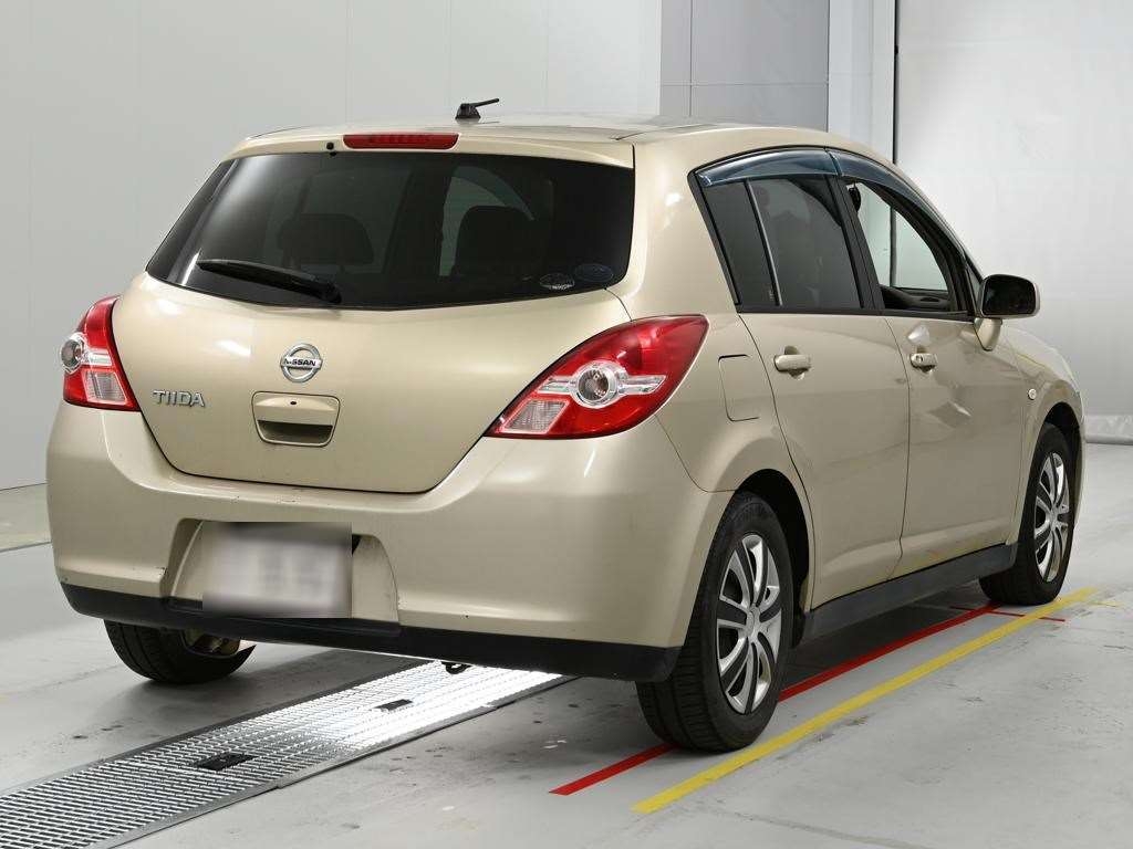 NISSAN TIIDA