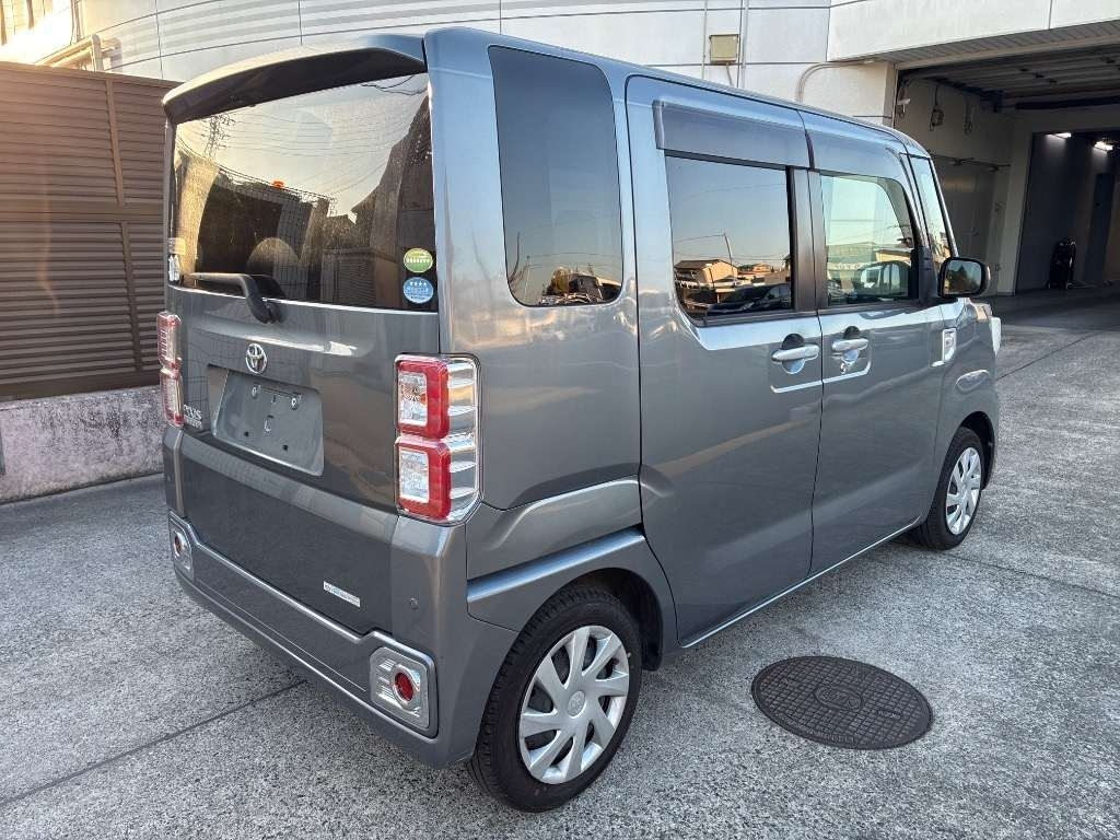 TOYOTA PIXIS MEGA