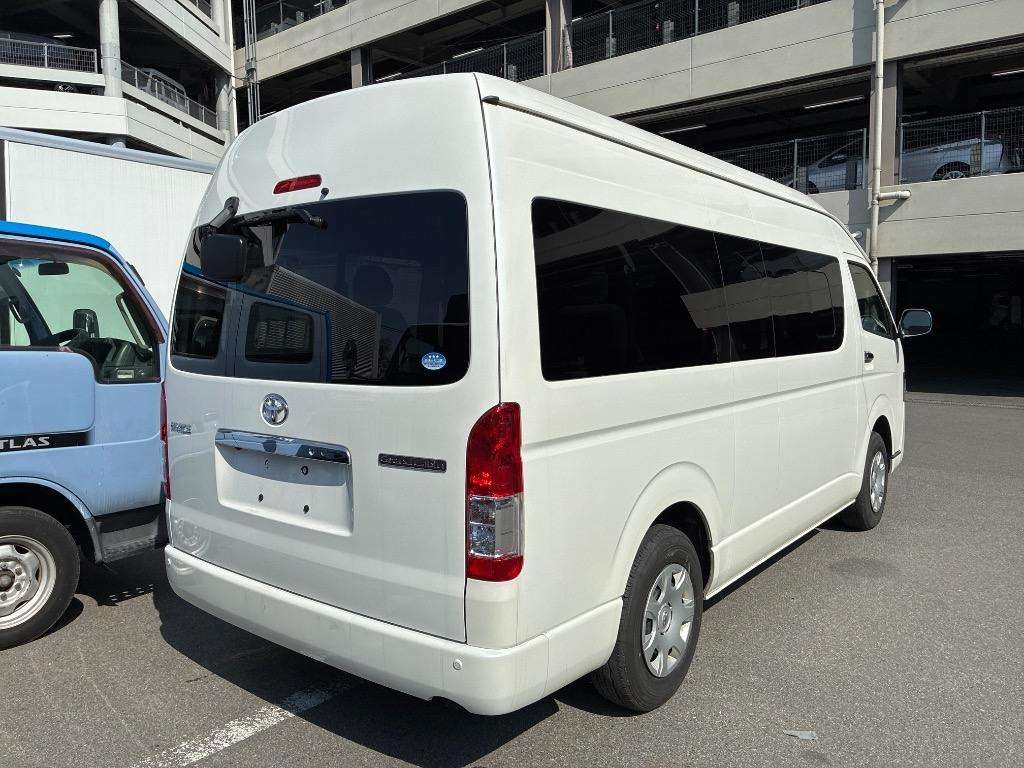 TOYOTA HIACE
