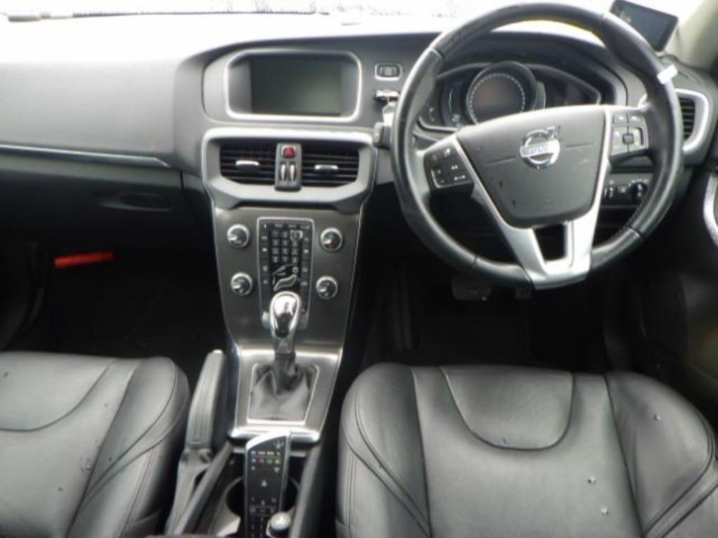 VOLVO V40