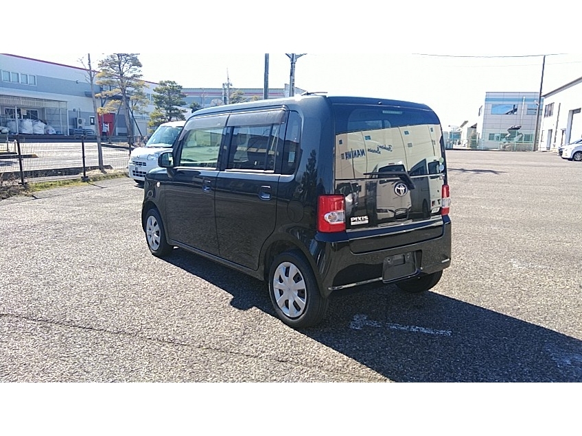 TOYOTA PIXIS SPACE