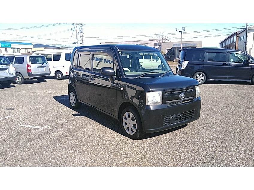 TOYOTA PIXIS SPACE