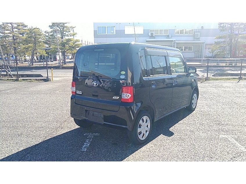 TOYOTA PIXIS SPACE