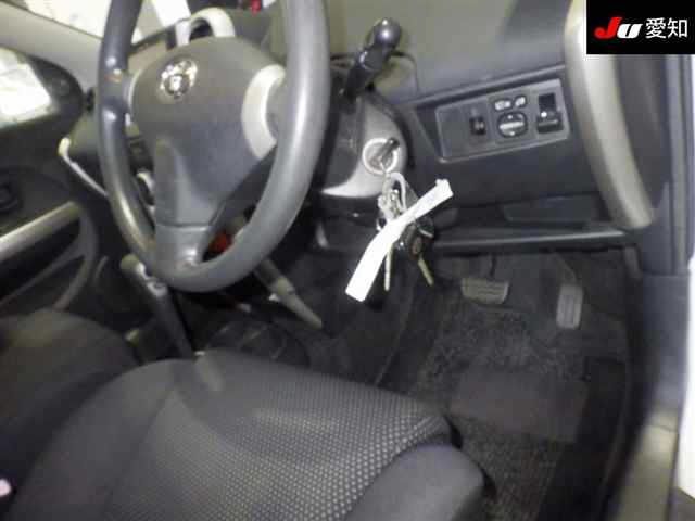 TOYOTA IST