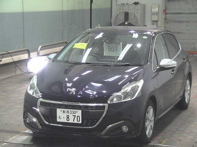 PEUGEOT 208