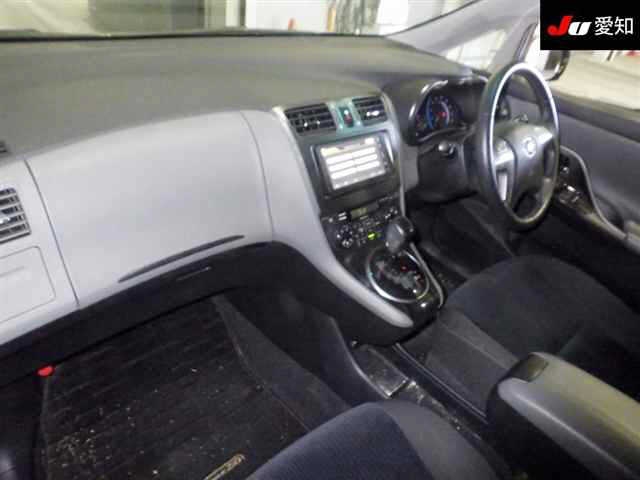 TOYOTA MARK X ZIO