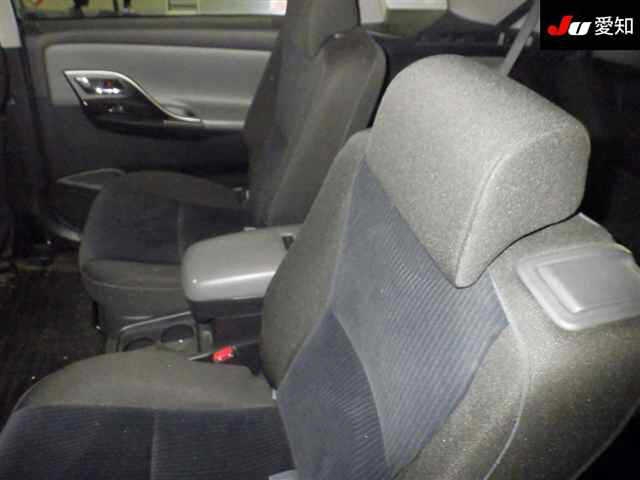 TOYOTA MARK X ZIO