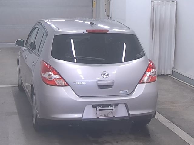 NISSAN TIIDA