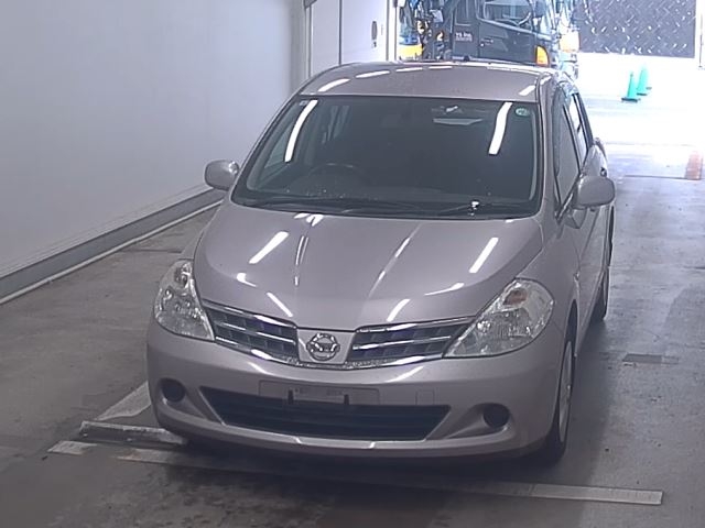 NISSAN TIIDA