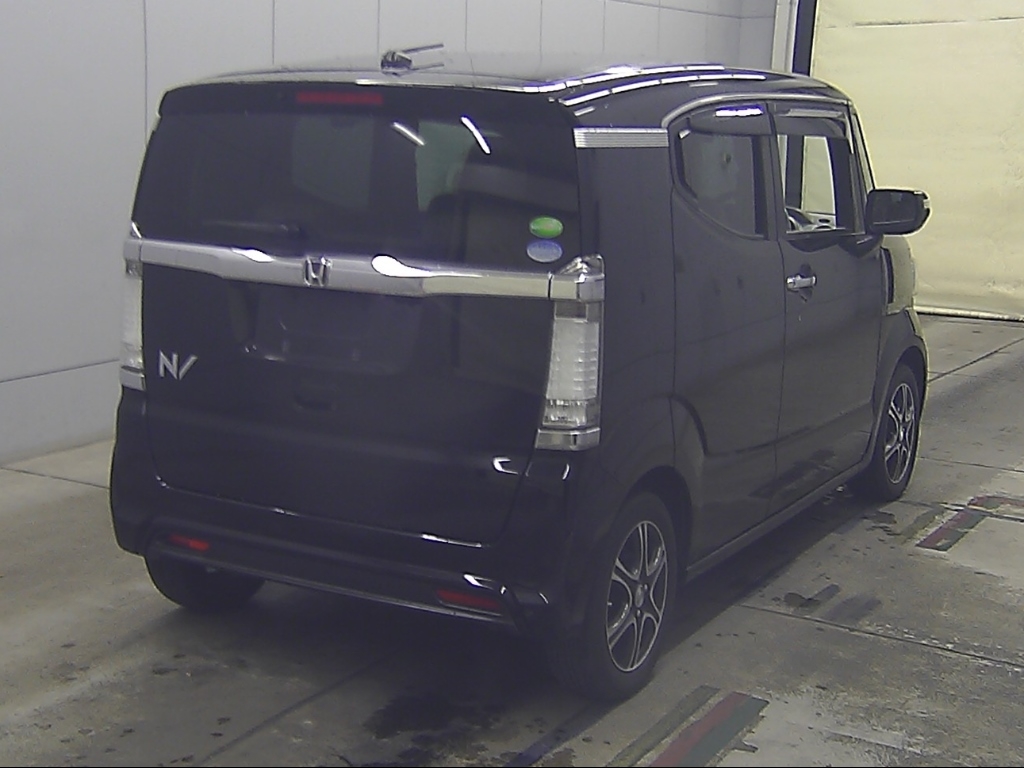 HONDA N-BOX SLASH