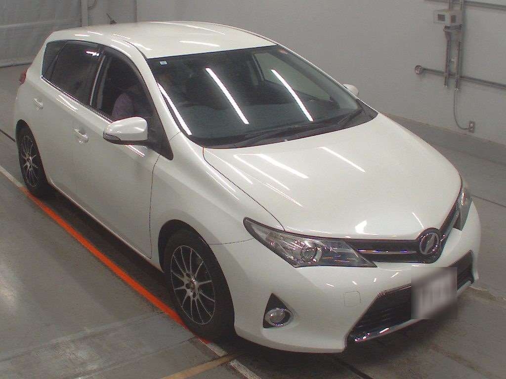 TOYOTA AURIS