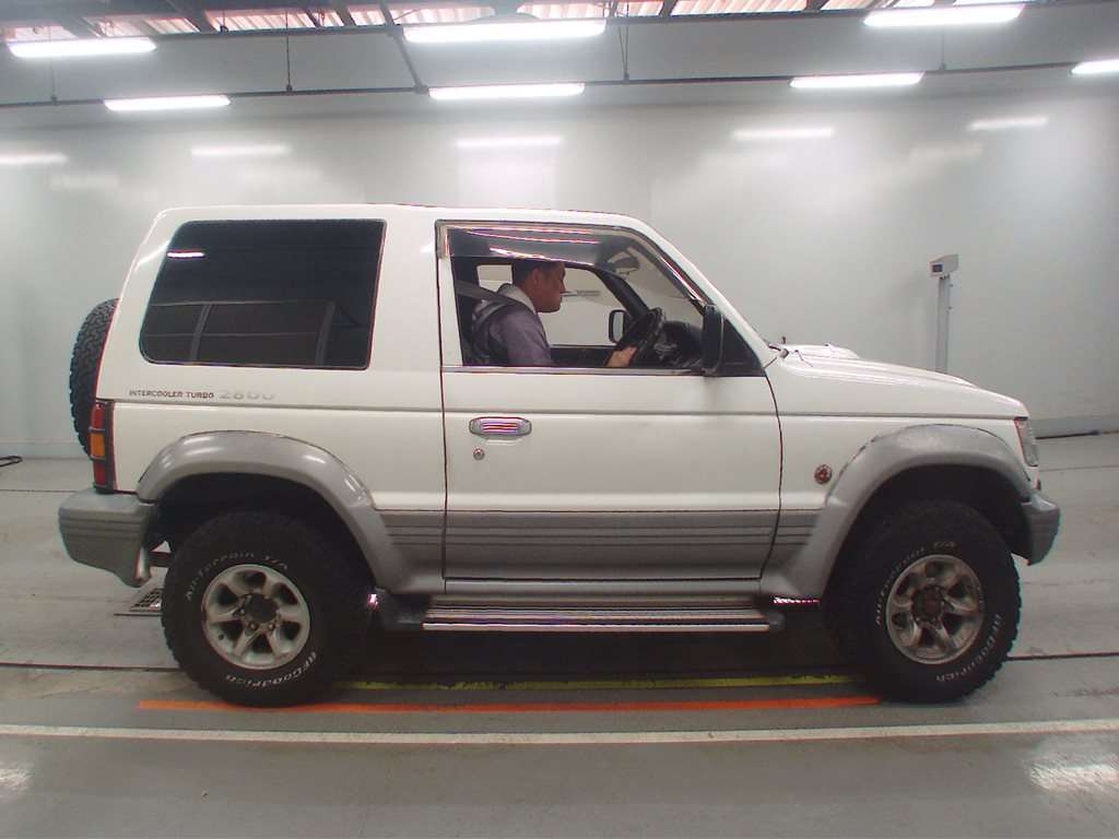 MITSUBISHI PAJERO