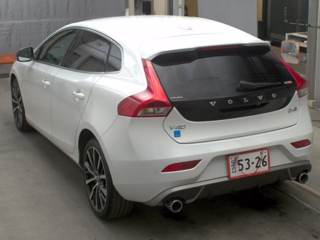 VOLVO V40