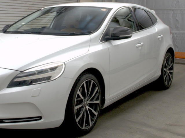 VOLVO V40