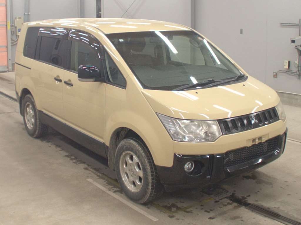 MITSUBISHI DELICA D:5