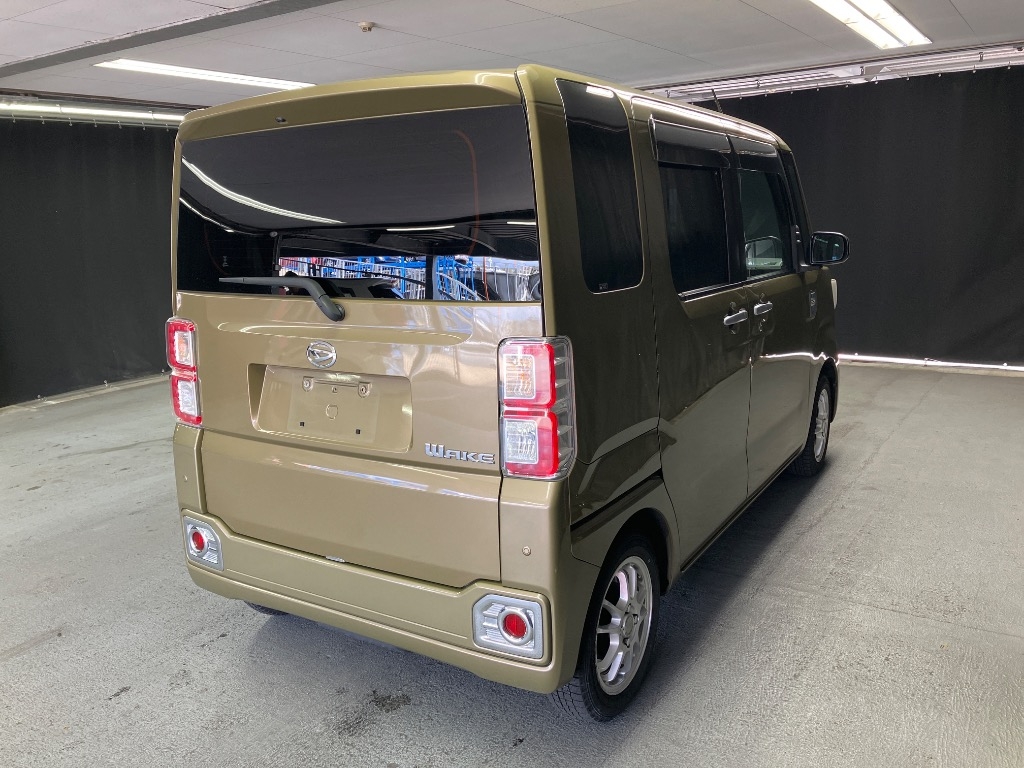 DAIHATSU WAKE