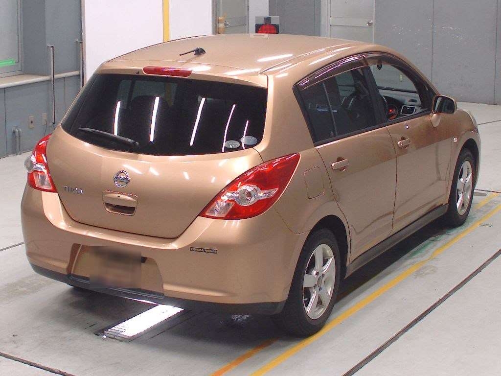 NISSAN TIIDA