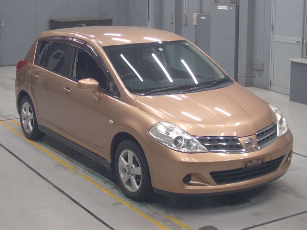 NISSAN TIIDA