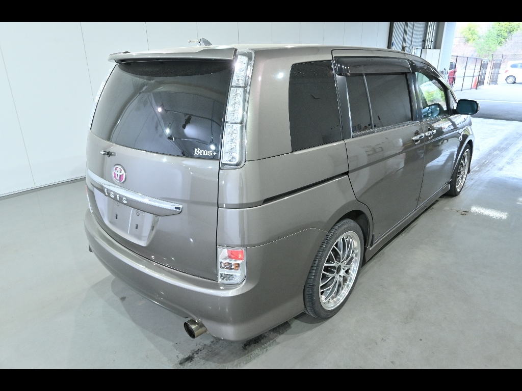 TOYOTA ISIS