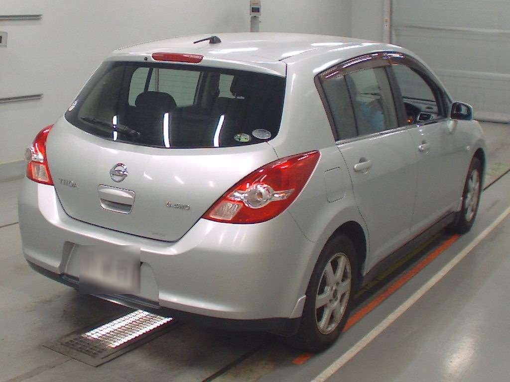 NISSAN TIIDA