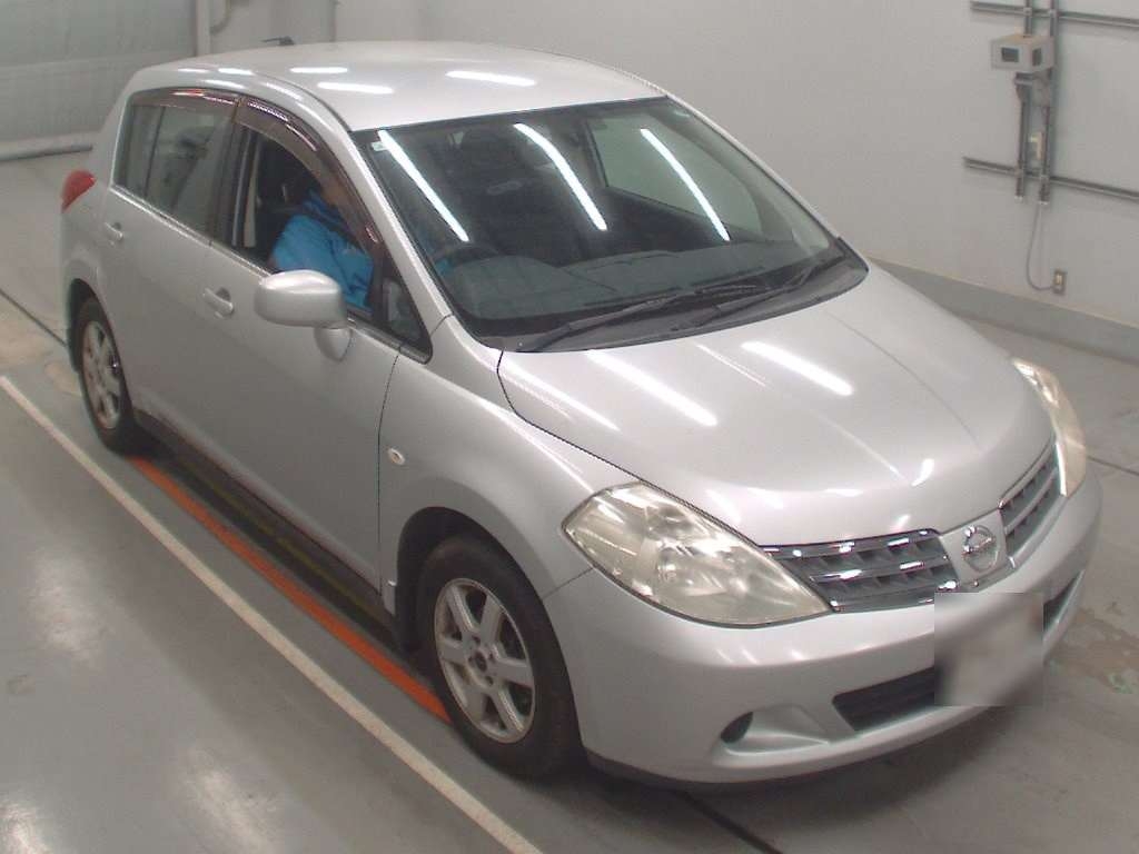 NISSAN TIIDA