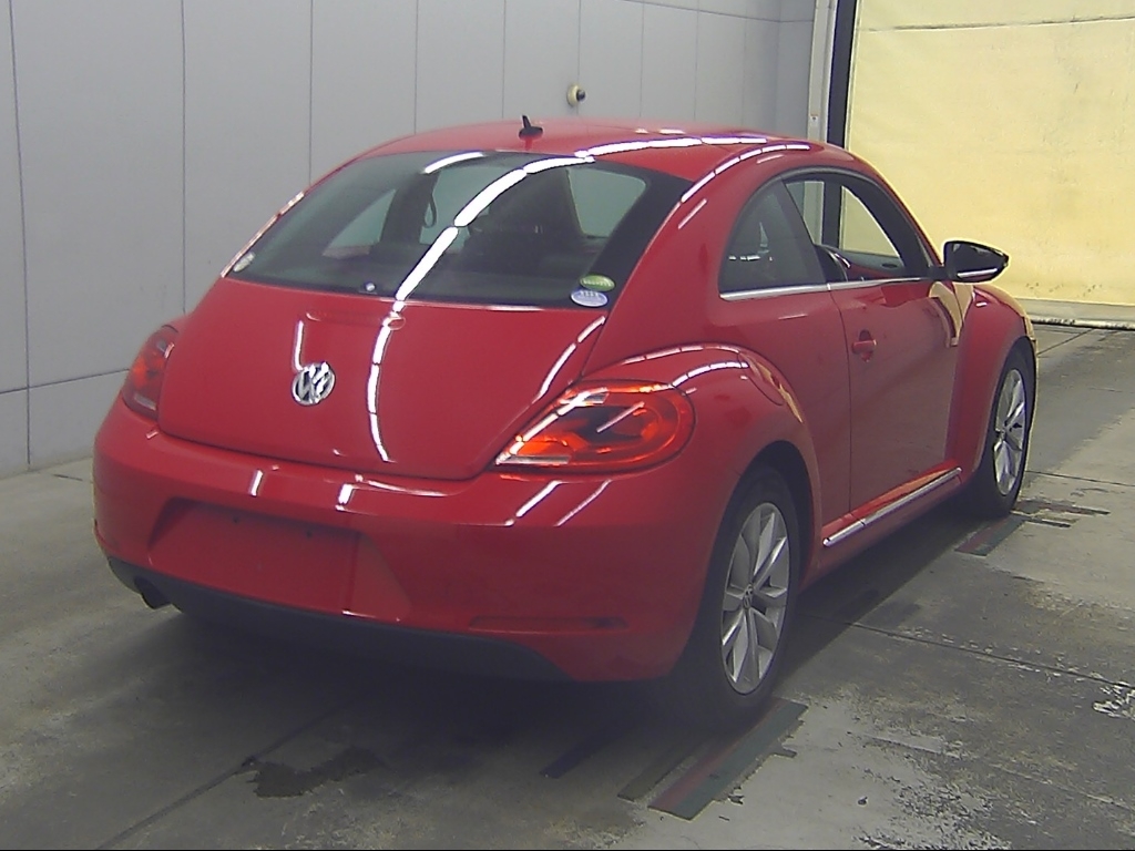 VOLKSWAGEN BEETLE