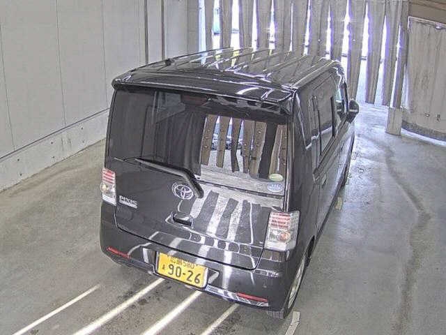 TOYOTA PIXIS SPACE