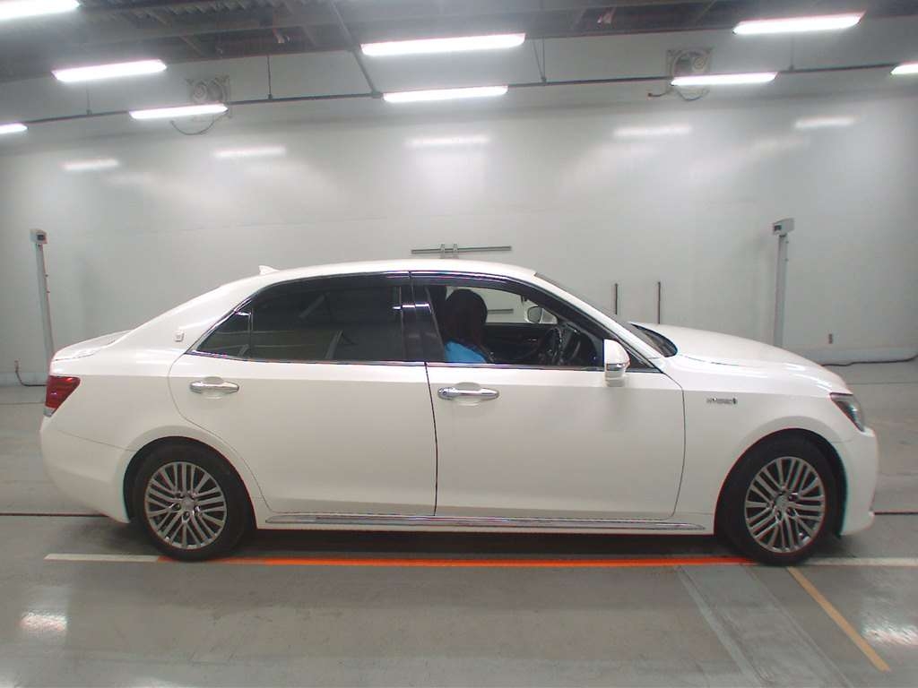 TOYOTA CROWN MAJESTA