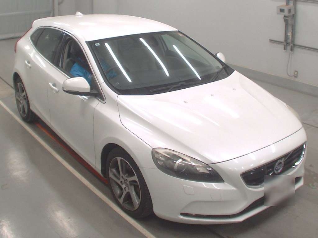 VOLVO V40