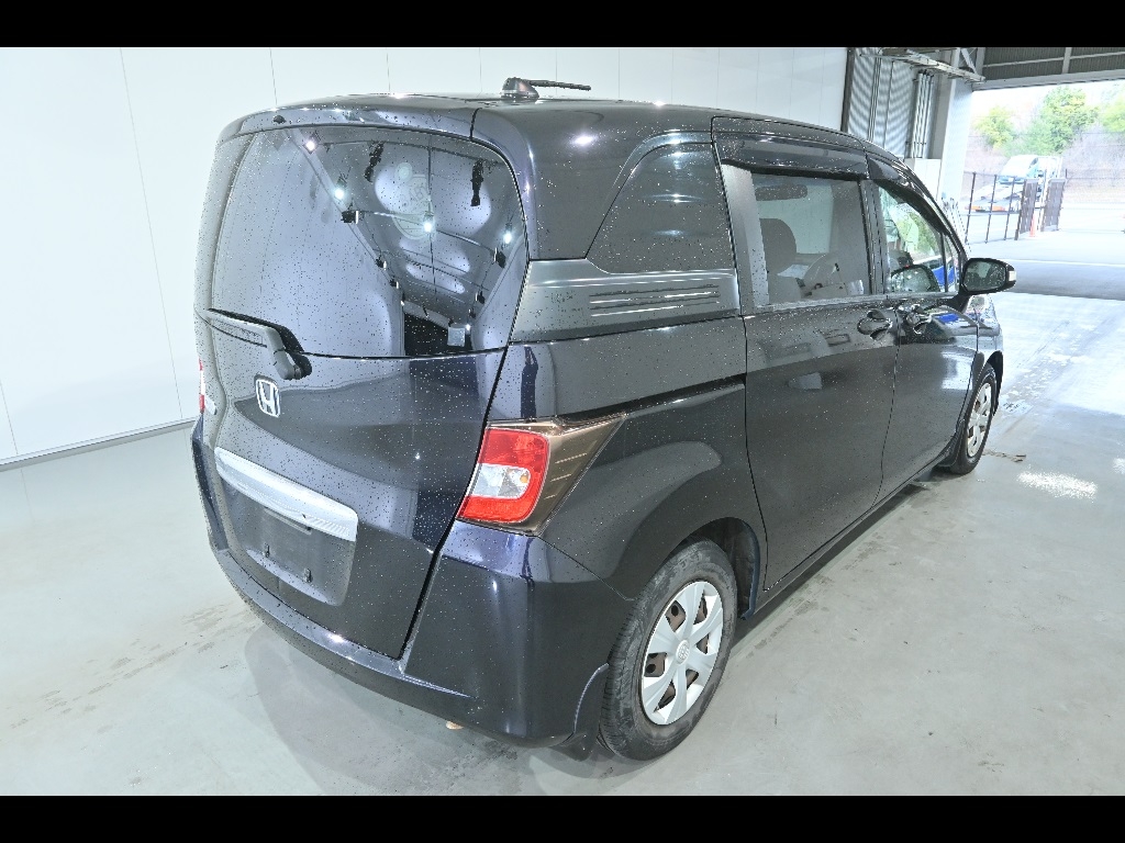 HONDA FREED SPIKE