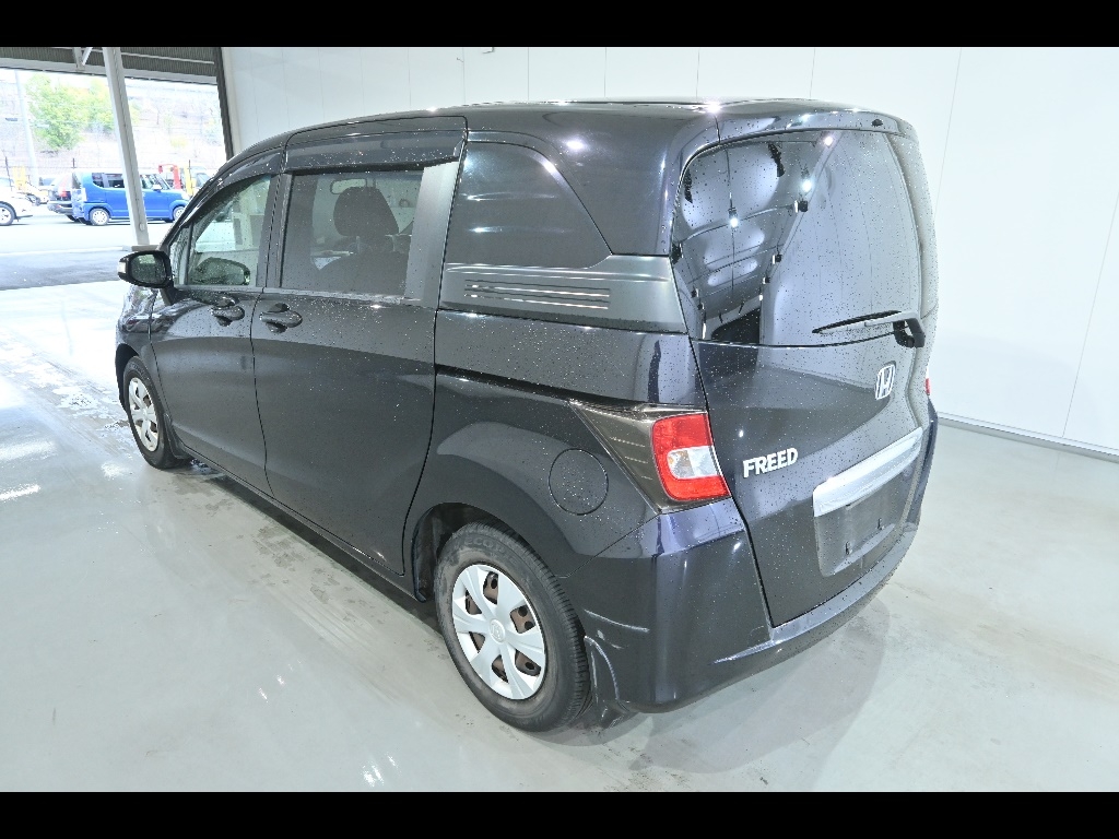 HONDA FREED SPIKE