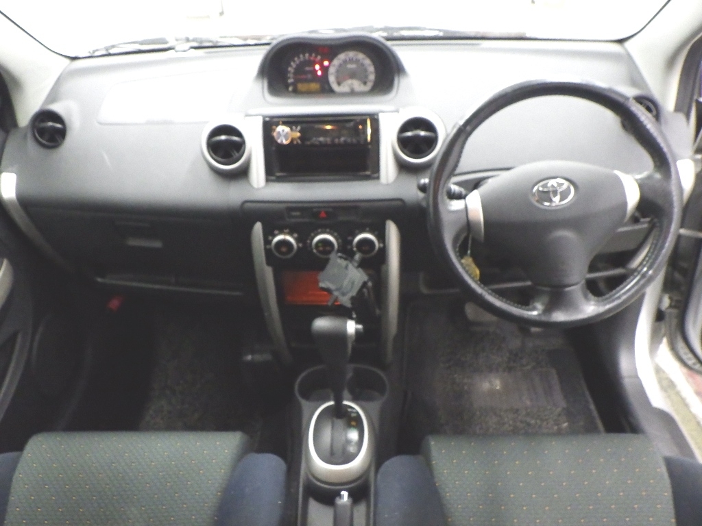 TOYOTA IST