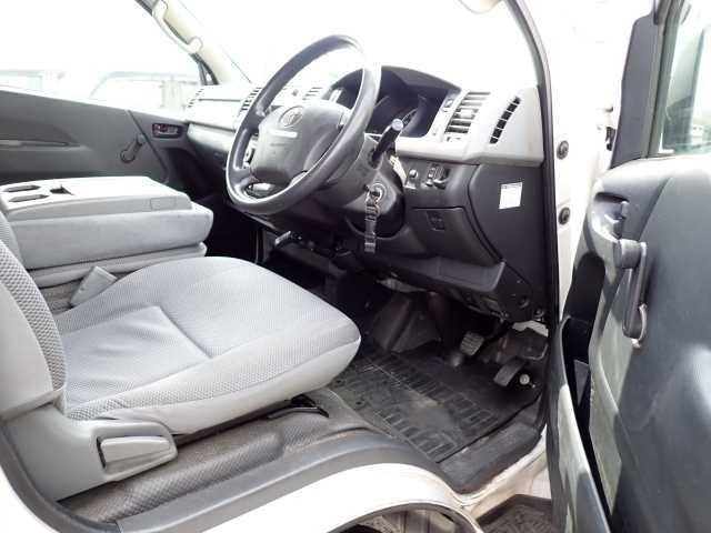 TOYOTA REGIUS ACE