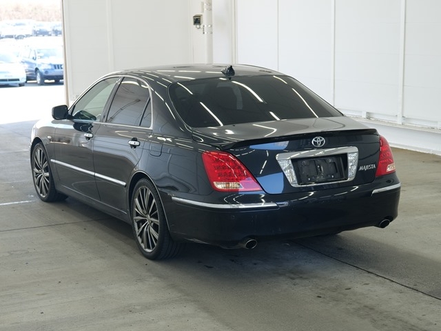 TOYOTA CROWN MAJESTA
