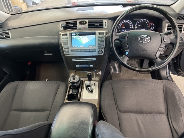 TOYOTA CROWN MAJESTA