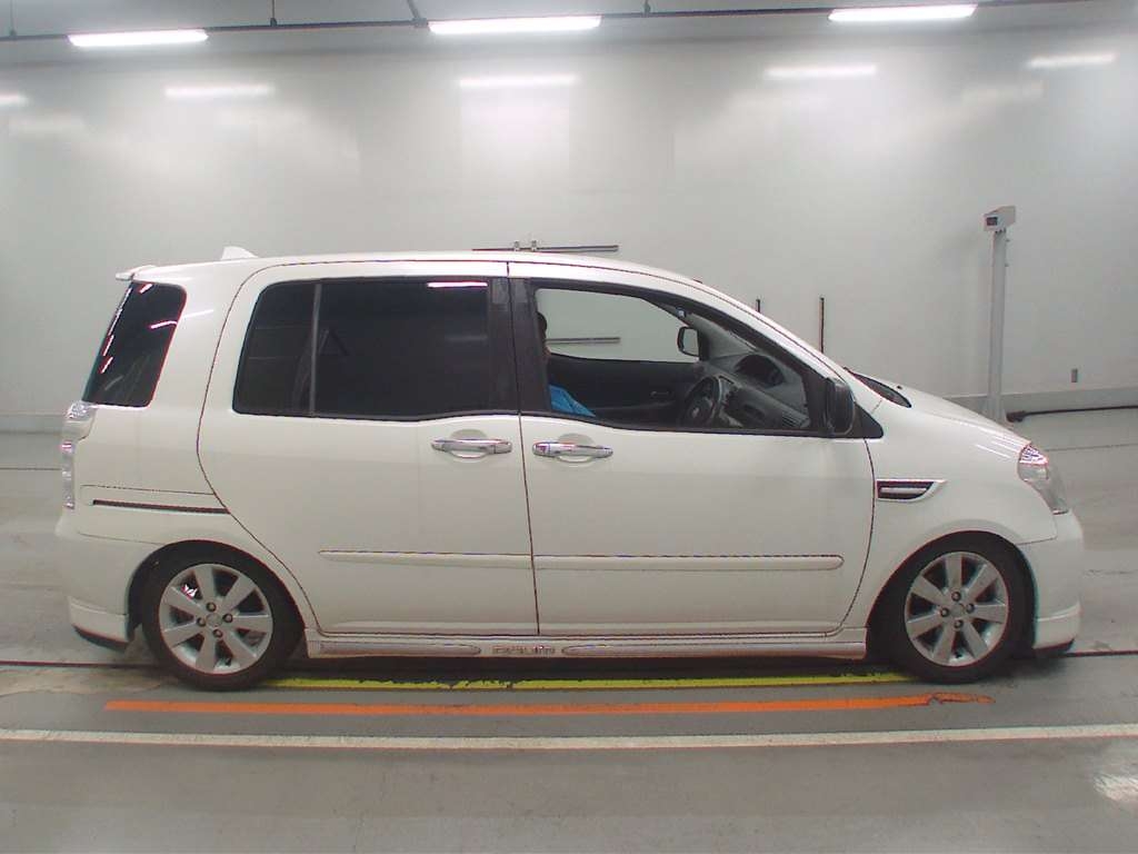 TOYOTA RAUM