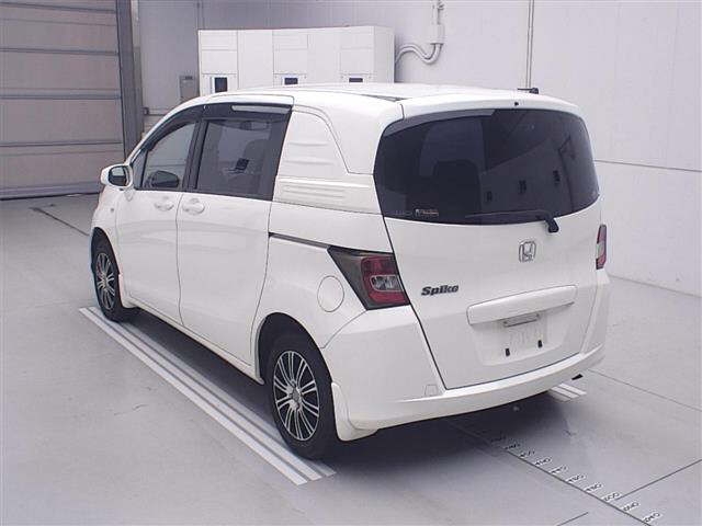 HONDA FREED SPIKE