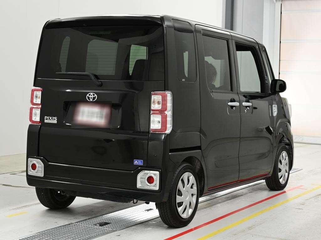TOYOTA PIXIS MEGA