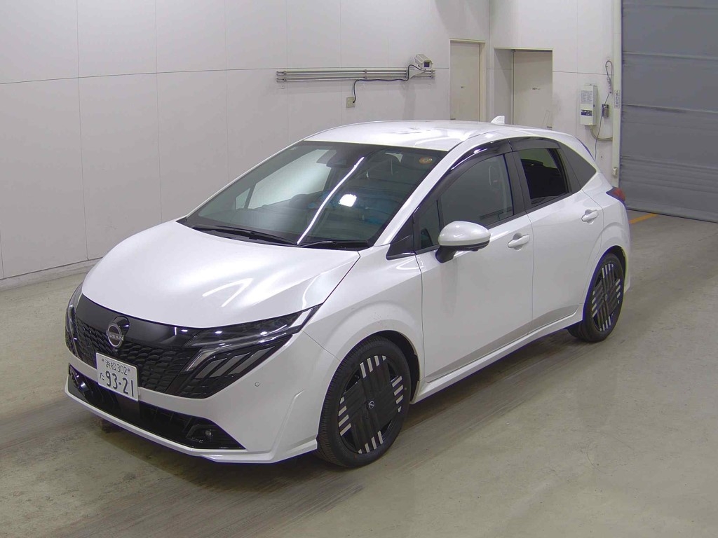 NISSAN AURA