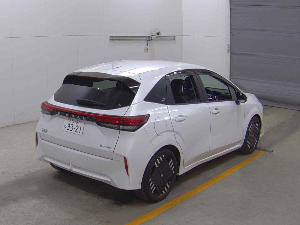 NISSAN AURA
