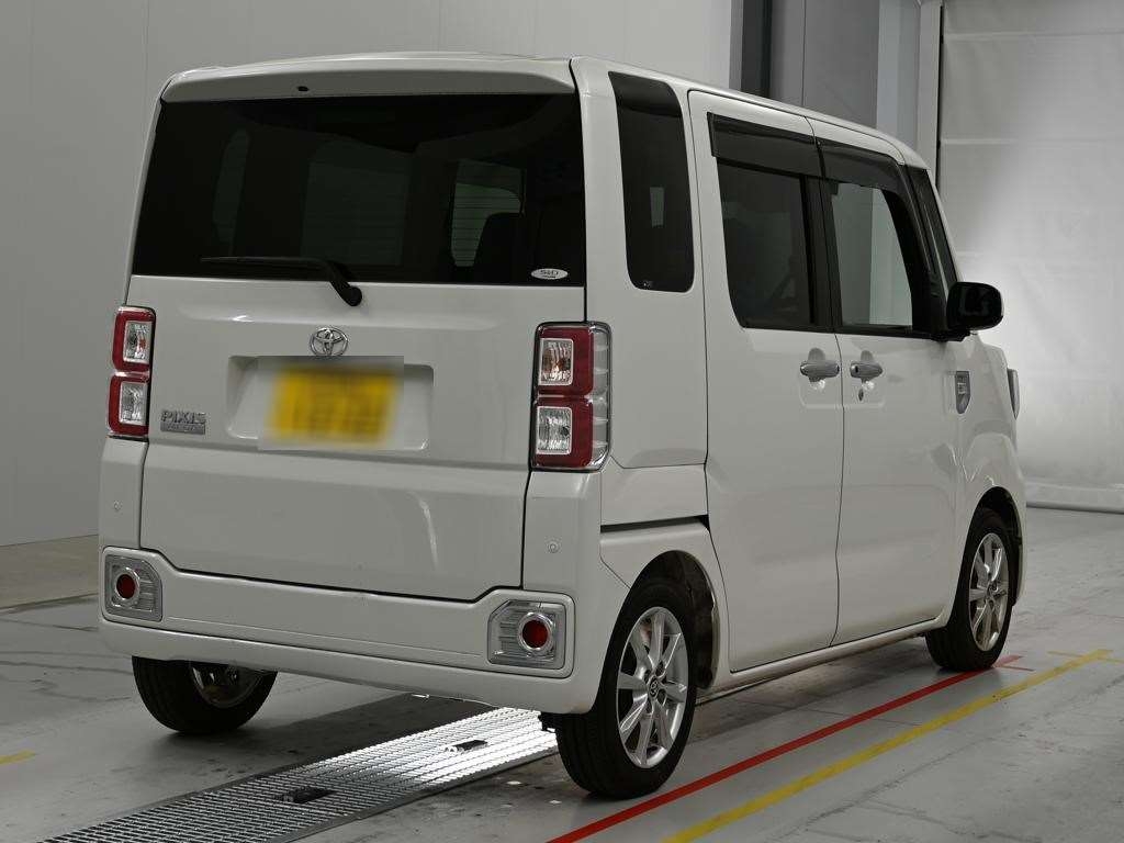TOYOTA PIXIS MEGA
