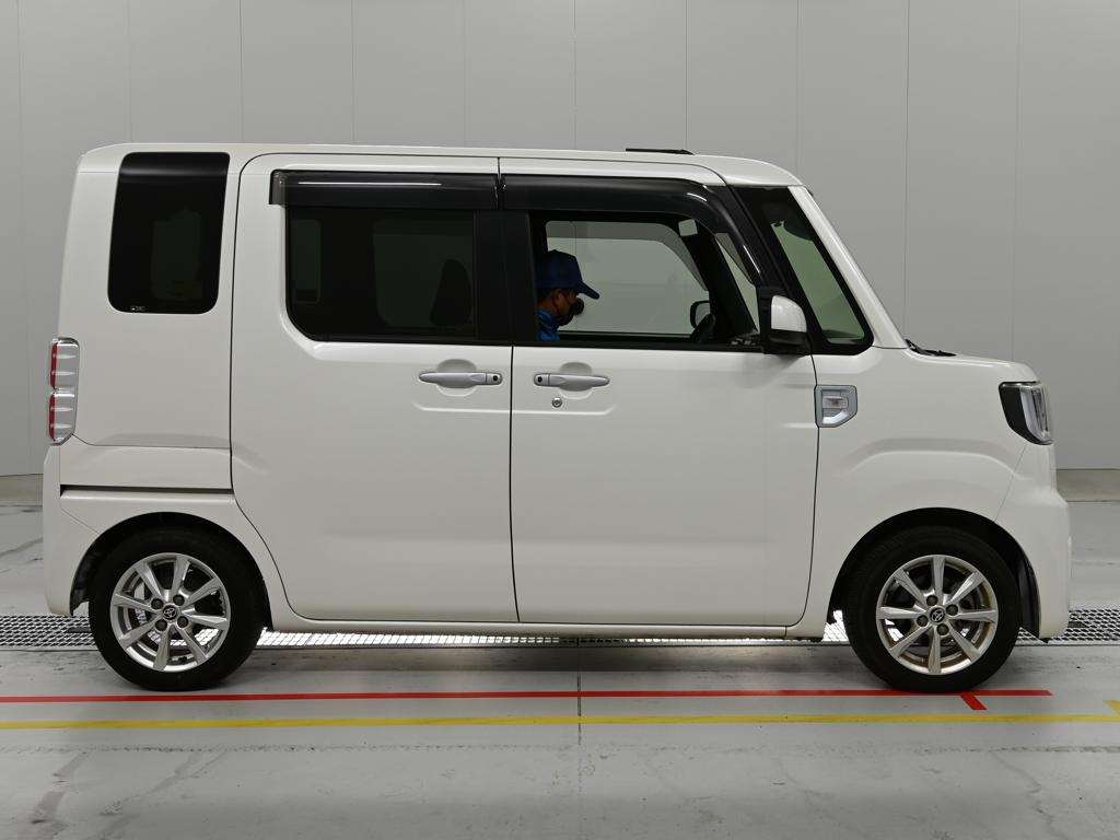 TOYOTA PIXIS MEGA