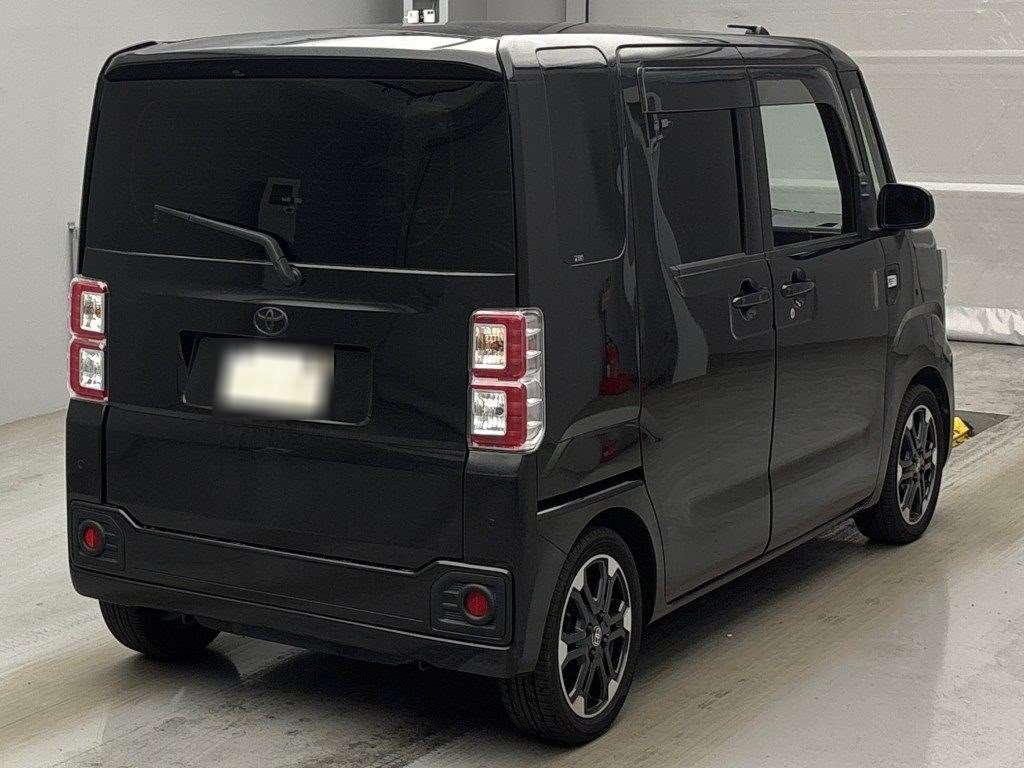 TOYOTA PIXIS MEGA