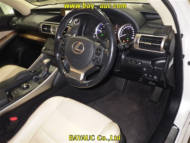 LEXUS IS300H